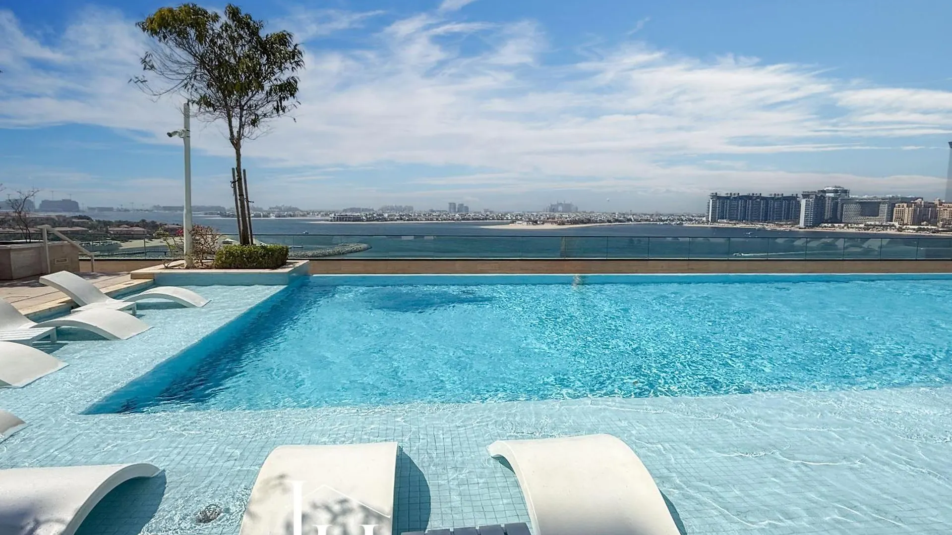 Lux The Beach Vista Dubai Eye View Suite